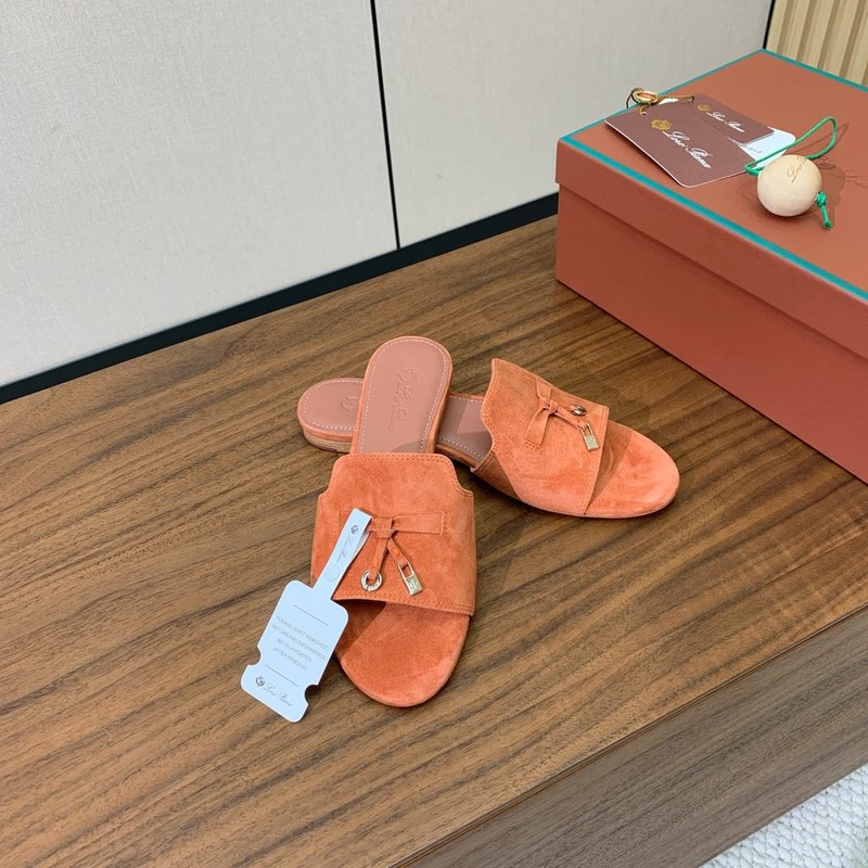 로로피아나 스웨이드 플랫 슬리퍼 001-213825