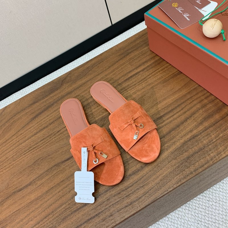 로로피아나 스웨이드 플랫 슬리퍼 001-213825