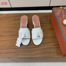 스톤 무늬 소가죽 미들힐 샌들 001-213830