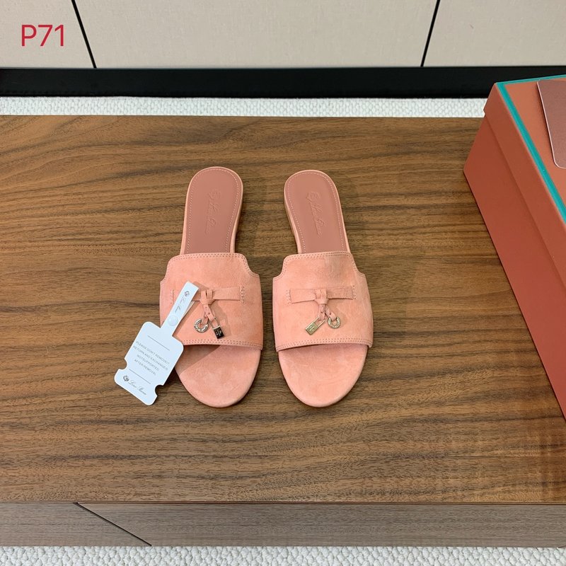 로로피아나 스웨이드 플랫 슬리퍼 001-213832