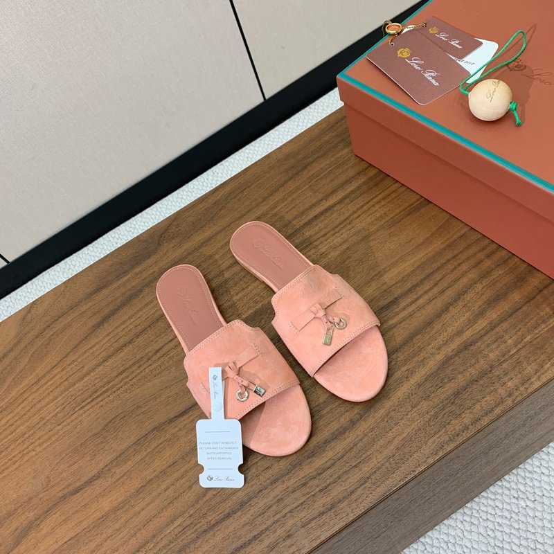 로로피아나 스웨이드 플랫 슬리퍼 001-213832