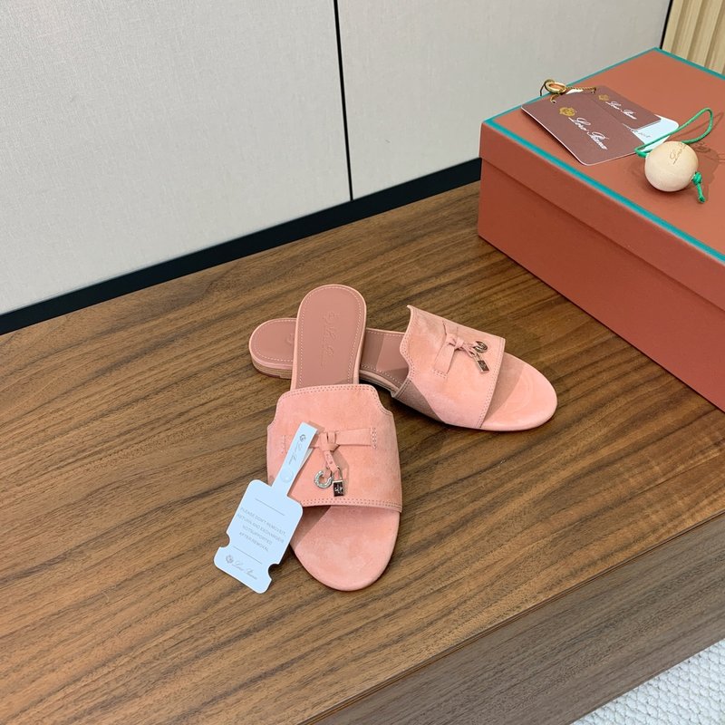 로로피아나 스웨이드 플랫 슬리퍼 001-213832