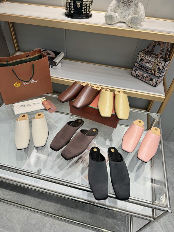 로로 피아나 클래식 양피 실크 플립플롭 001-213883