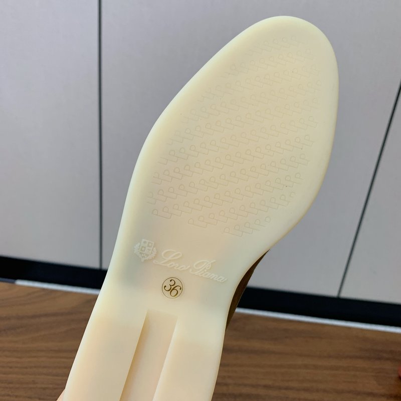 로로 피아나 스웨이드 로퍼 001-213888