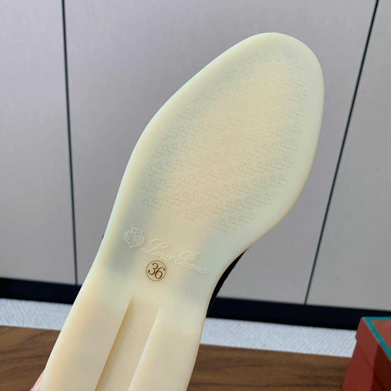 로로피아나 캐시미어 스트랩 로퍼 001-213896