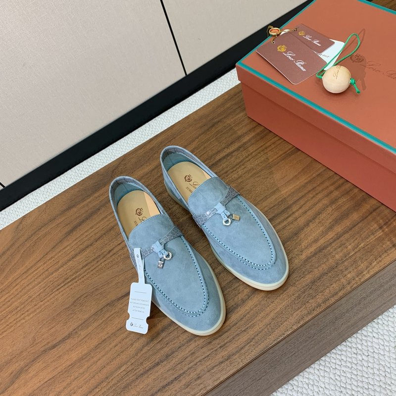 로로 피아나 스파이딩 스웨이드 로퍼 001-213926