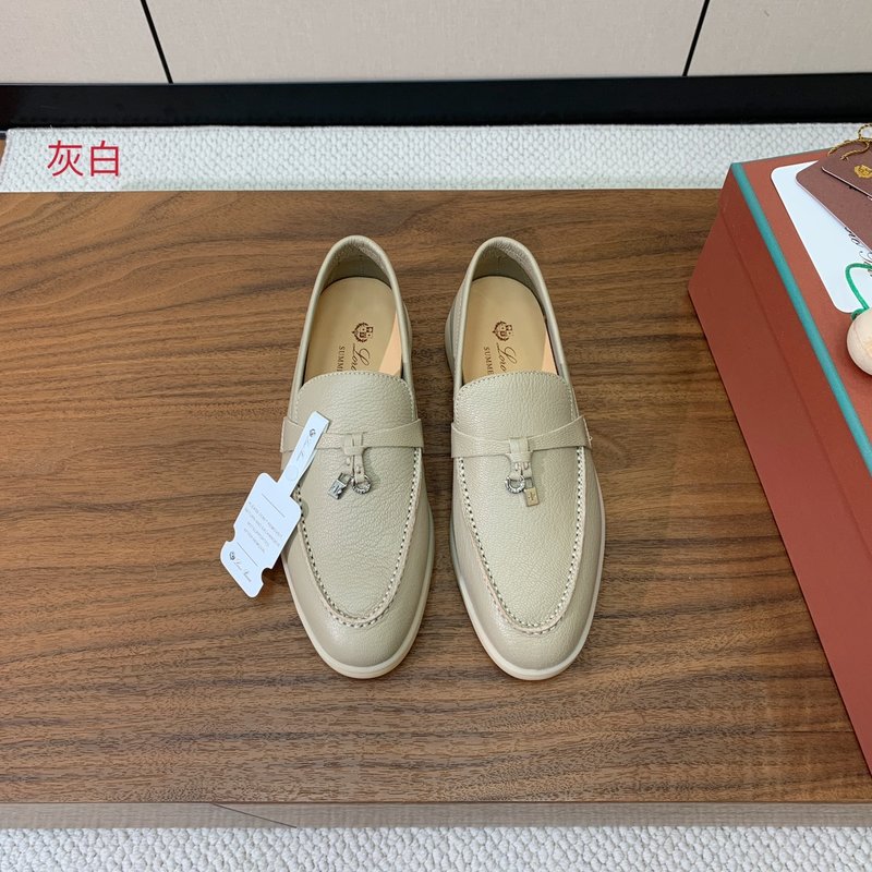 로로 피아나 빈티지 우아한 가죽 로퍼 001-214013