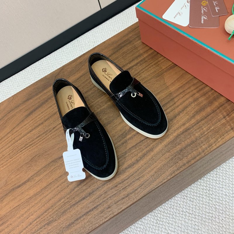 로로 피아나 스파이딩 스웨이드 로퍼 001-214022