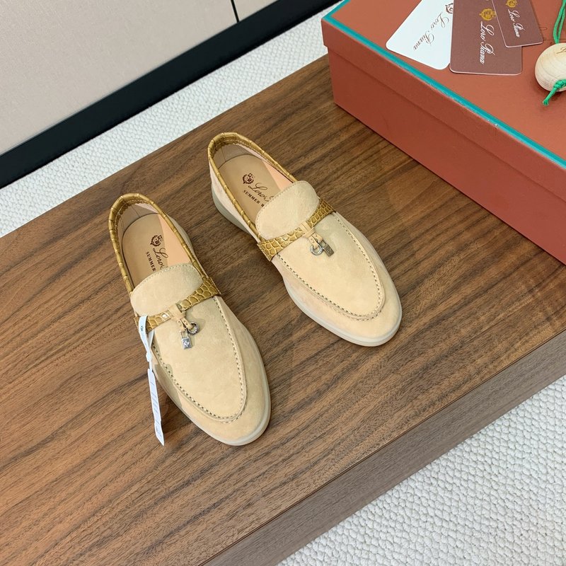 로로 피아나 스파이딩 스웨이드 로퍼 001-214024