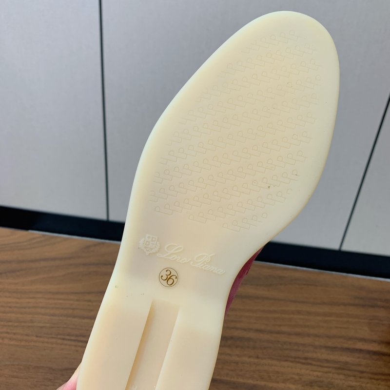 로로 피아나 스파이딩 스웨이드 로퍼 001-214027