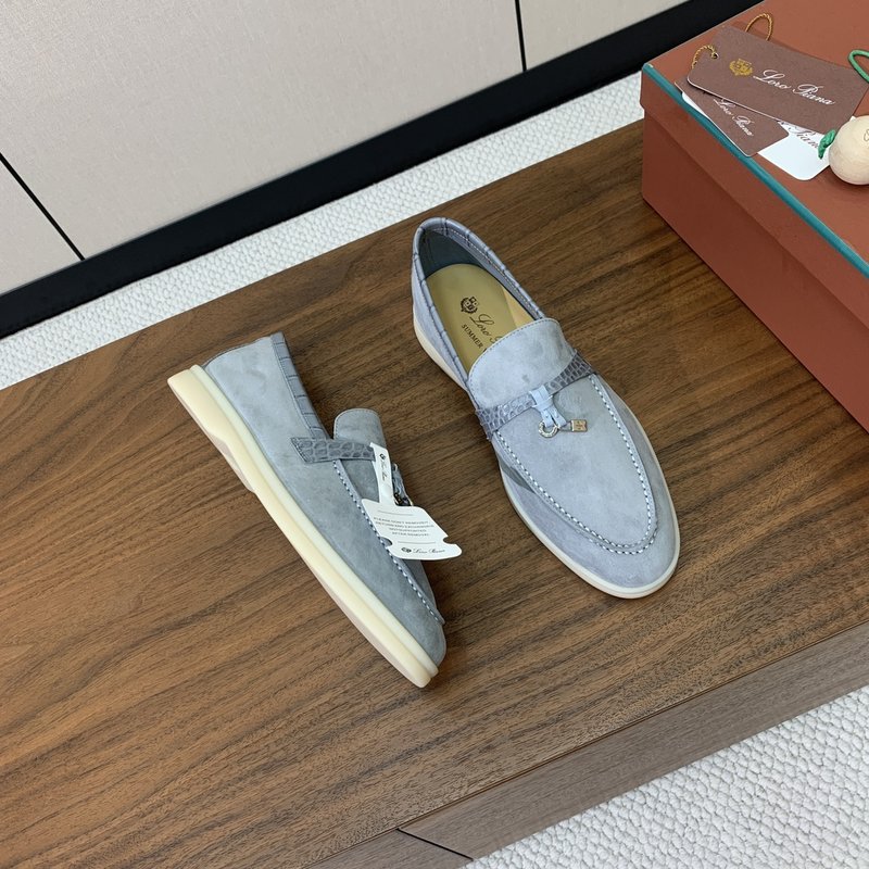 로로 피아나 스파이딩 스웨이드 로퍼 001-214029