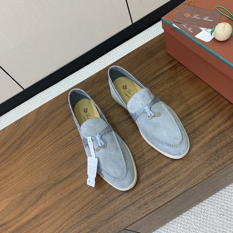 로로 피아나 스파이딩 스웨이드 로퍼 001-214029