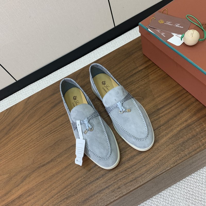 로로 피아나 스파이딩 스웨이드 로퍼 001-214029