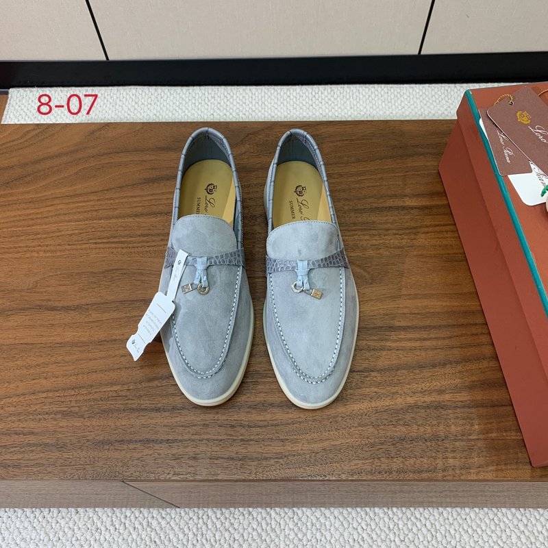 로로 피아나 스파이딩 스웨이드 로퍼 001-214029