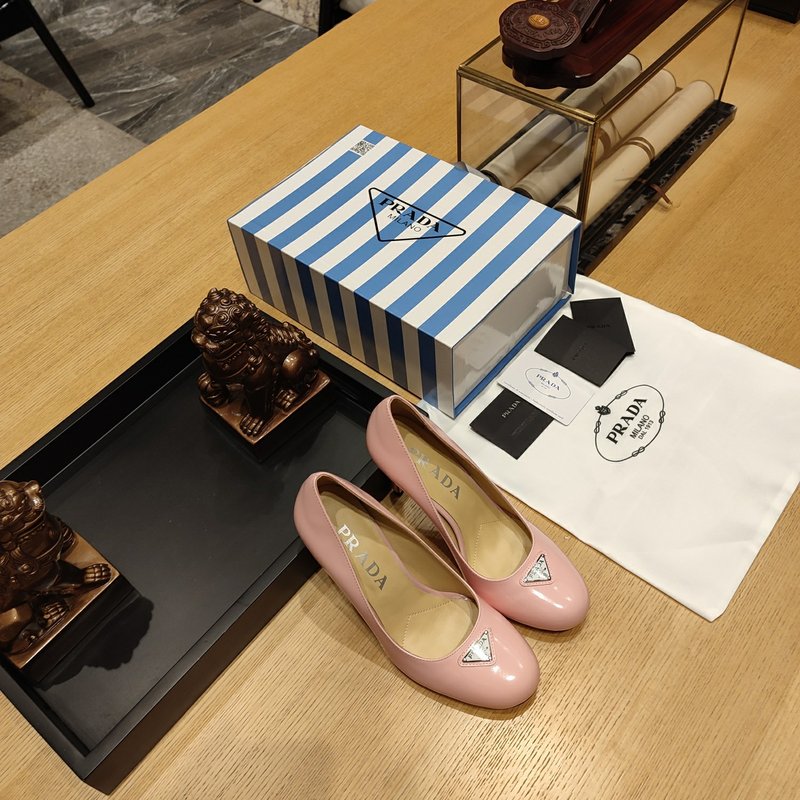프라다 라운드 토 에지 비즈 하이힐 펌프스 001-214072