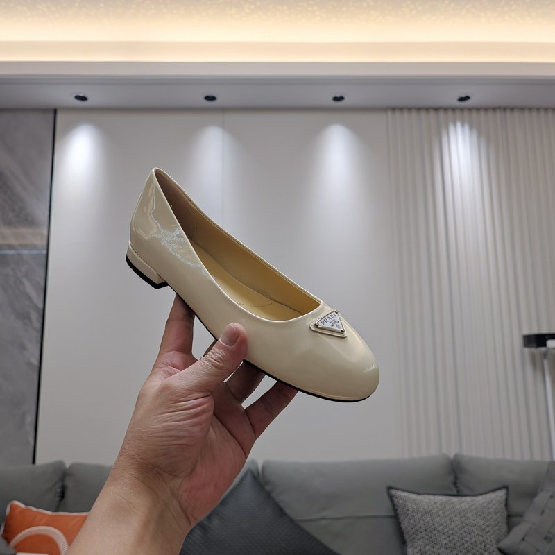 프라다 레트로 컬러 매칭 플랫 슈즈 001-214166