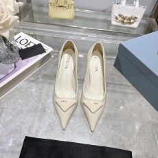 프라다 포인트 토 에나멜 하이힐 펌프스 001-214236