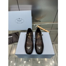 프라다 봄여름 에나멜 스웨이드 메리제인 샌들 001-214243
