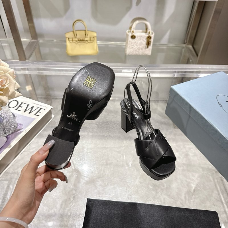 프라다 봄여름 신상 자수 로마 플랫폼 샌들 001-214274
