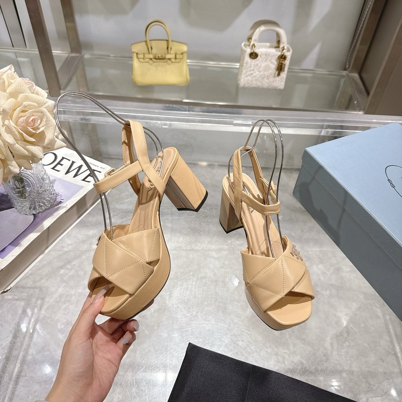 프라다 봄여름 신상 자수 로마 플랫폼 샌들 001-214285