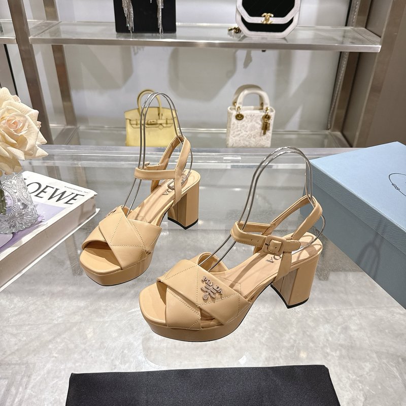 프라다 봄여름 신상 자수 로마 플랫폼 샌들 001-214285