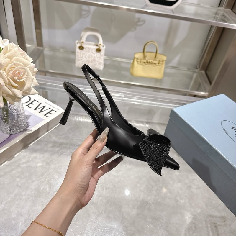 프라다 뾰족한 발가락 라인스톤 하이힐 샌들 001-214307