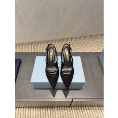 프라다 뾰족한 발가락 백버킹 캐시어 펌프스 001-214350