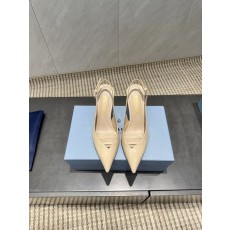 프라다 뾰족한 발가락 백리스 에나멜 펌프스 001-214351
