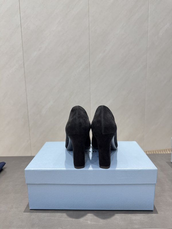 프라다 스퀘어 토 캐시멀 하이힐 펌프스 001-214357