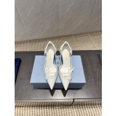 프라다 뾰족한 발가락 페이던트 펌프스 001-214363