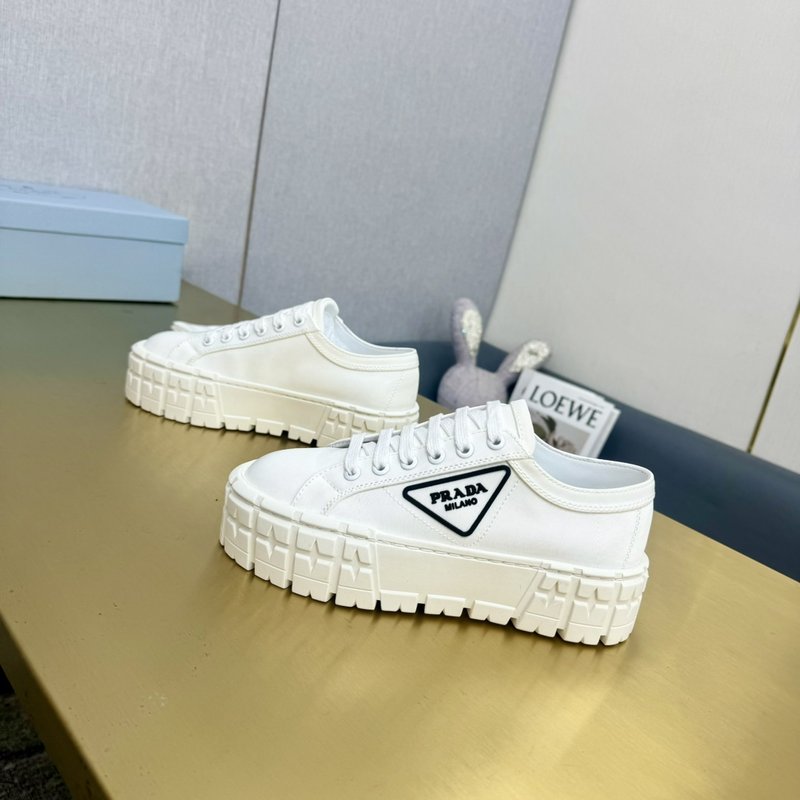 프라다 로고 프린트 두꺼운 밑단 캔버스 캐주얼 슈즈 001-214402