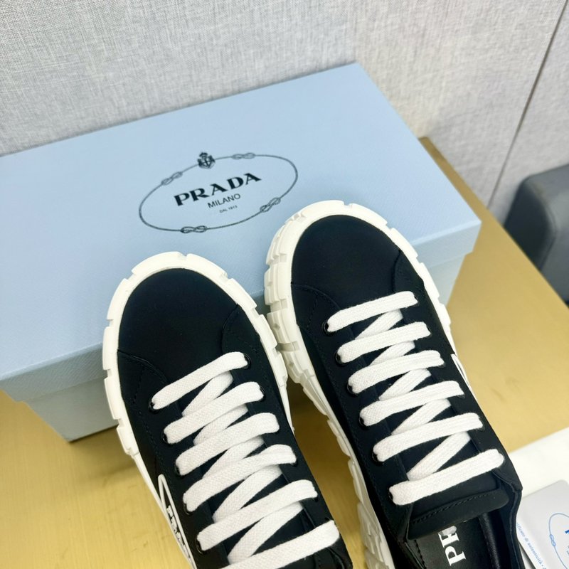 프라다 로고 프린팅 두꺼운 밑단 캔버스 캐주얼 슈즈 001-214404