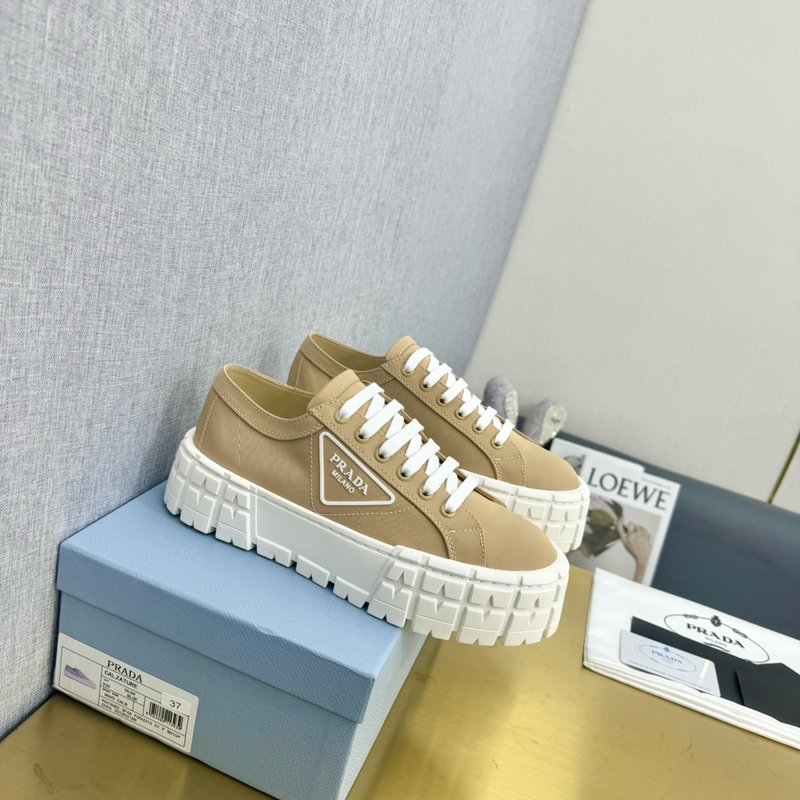 프라다 로고 프린트 두꺼운 밑단 캔버스 캐주얼 슈즈 001-214421