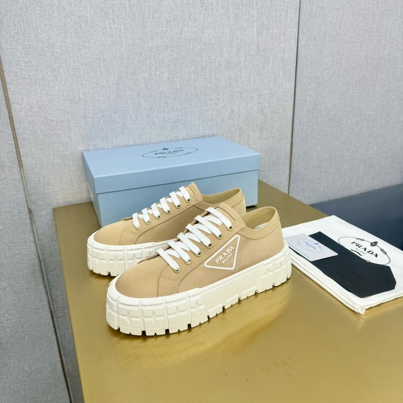 프라다 로고 프린트 두꺼운 밑단 캔버스 캐주얼 슈즈 001-214421