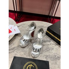 크리스찬 루부탱 블랙 에나멜 스트랩 힐 샌들 001-214602