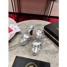 크리스찬 루부탱 블랙 에나멜 하이힐 샌들 001-214604