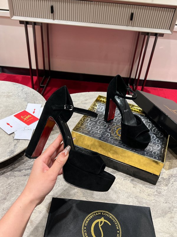 크리스찬 루부탱 블랙 에나멜 스트랩 힐 샌들 001-214623
