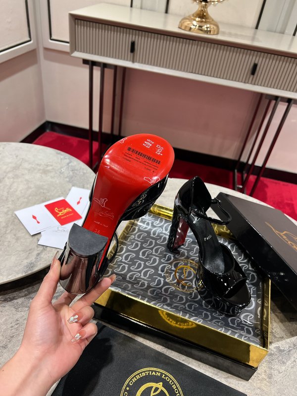 크리스찬 루부탱 블랙 에나멜 스트랩 하이힐 샌들 001-214625
