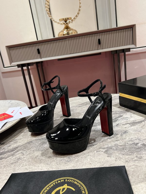 크리스찬 루부탱 블랙 에나멜 스트랩 힐 샌들 001-214626