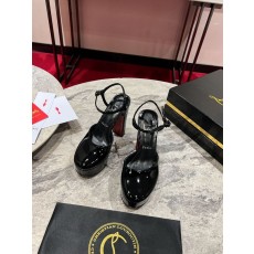 크리스찬 루부탱 블랙 에나멜 스트랩 힐 샌들 001-214626