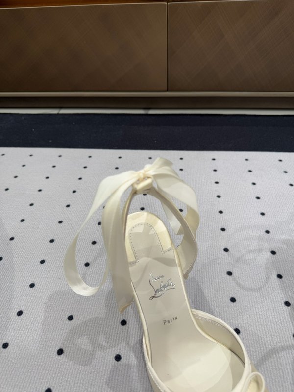 크리스찬 루부탱 레이스 양피 하이힐 001-214639