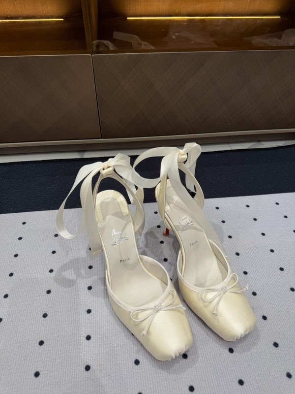 크리스찬 루부탱 레이스 양피 하이힐 001-214639