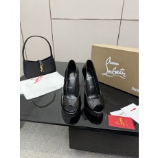 루부탱 에나멜 레드솔 원스트랩 하이힐 001-214641