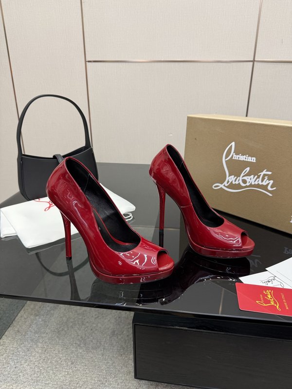 루부탱 에나멜 레드솔 스트랩 하이힐 001-214655
