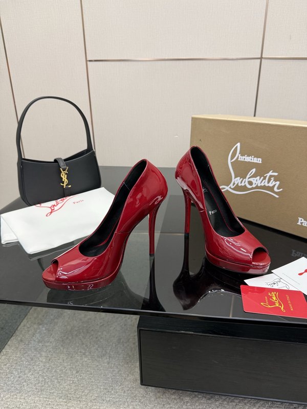 루부탱 에나멜 레드솔 스트랩 하이힐 001-214655