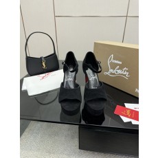 크리스찬 루부탱 스웨이드 레드솔 앵클스트랩 하이힐 001-214661