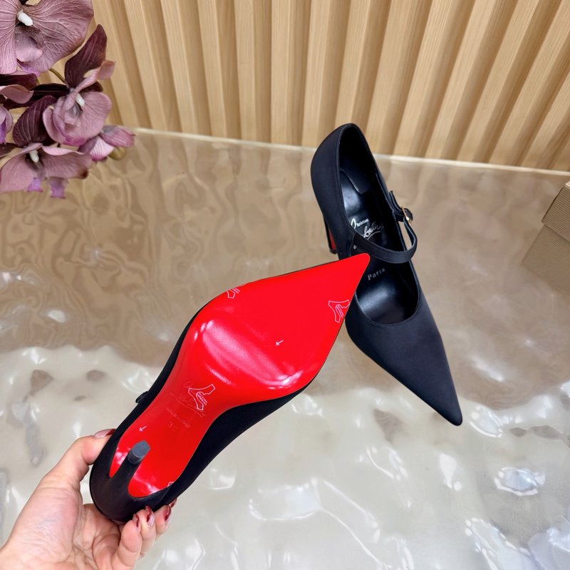 크리스찬 루부탱 장미 자수 하이힐 001-214664