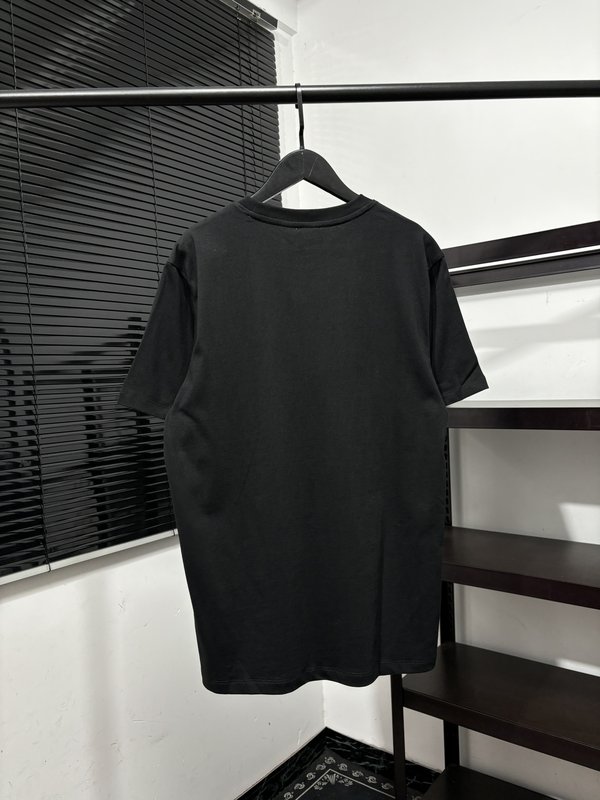 버버리 라운드넥 자수 반팔 티셔츠 001-214794