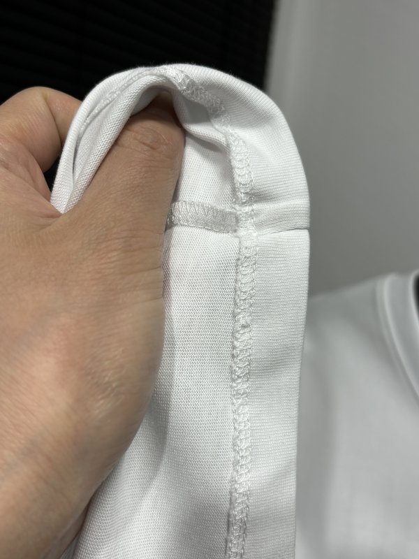 버버리 라운드넥 자수 반팔 티셔츠 001-214795