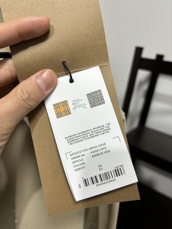 버버리 라운드넥 자수 반팔 티셔츠 001-214796